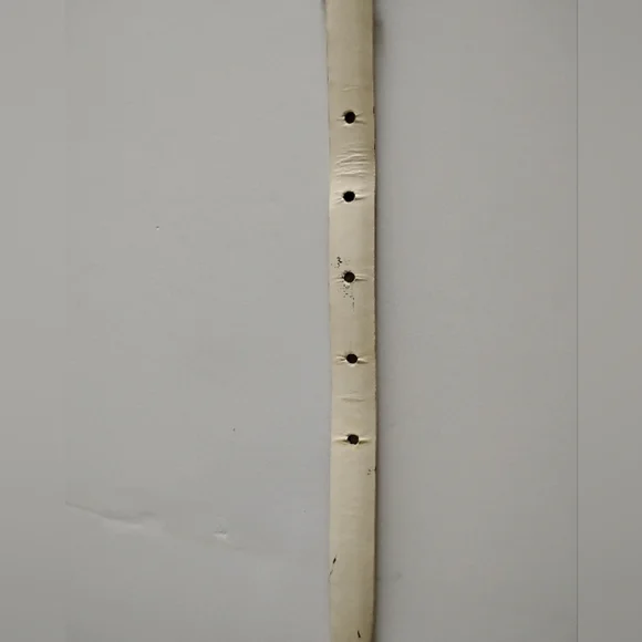 Liz Claiborne Genuine Italian Leather Belt White Silver Skinny  Size Medium - Picture 3 of 11